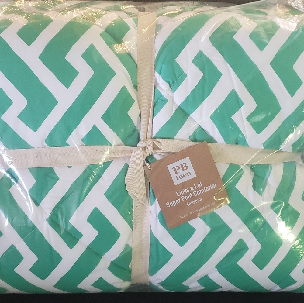 Twin XL pottery barn comforter
